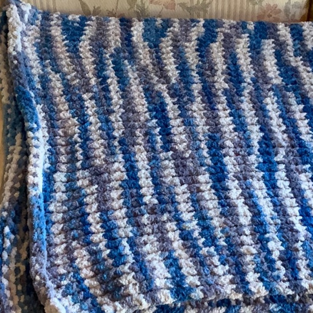 Handmade loom knit blue grey blanket/throw by my wife measures 60 x 40 - Picture 4 of 4